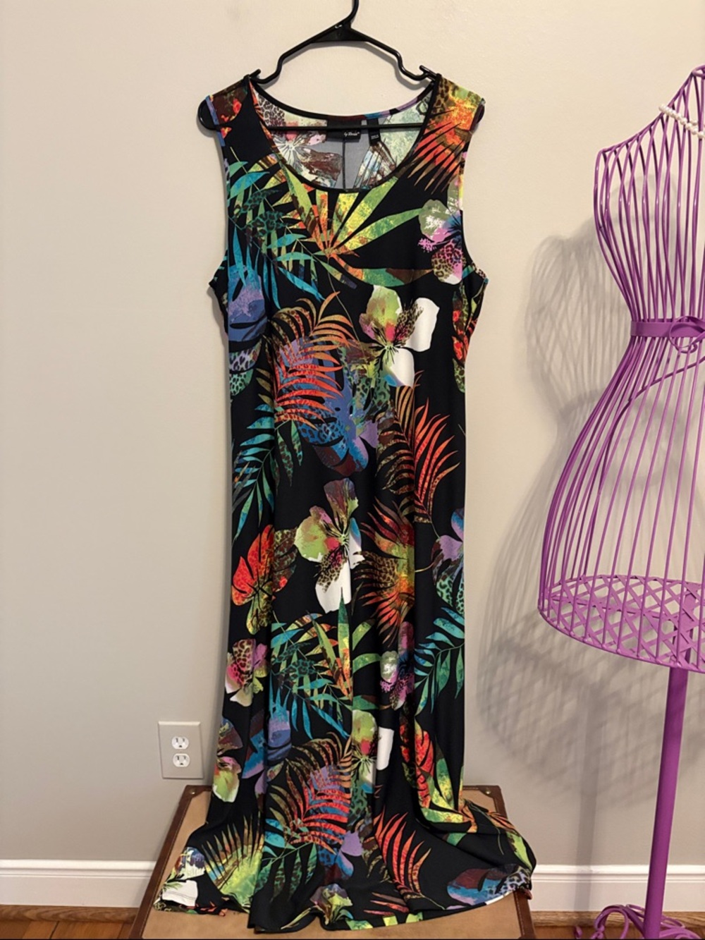 Attitudes by Renee Black Tropical-Print Sleeveless Maxi Dress